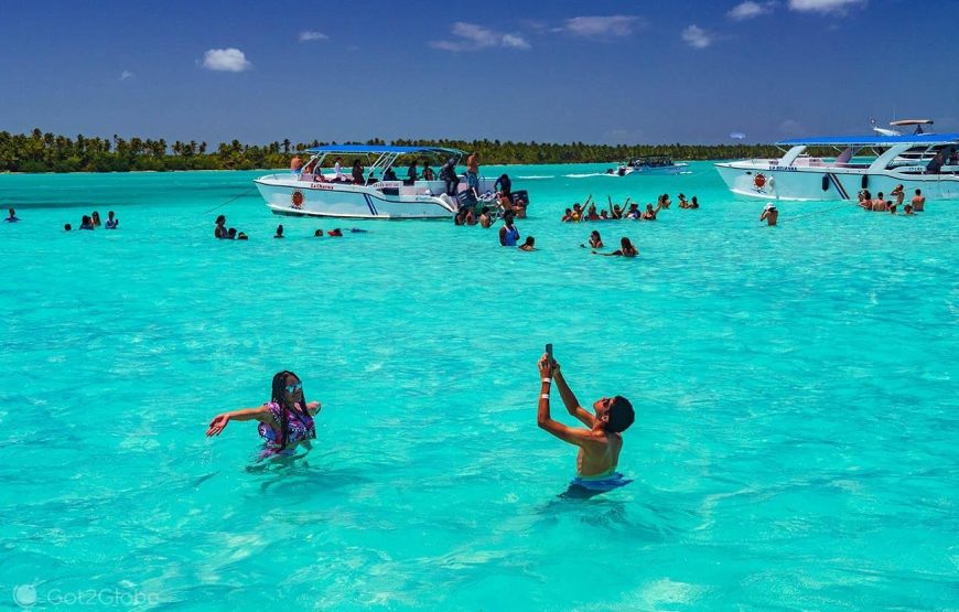 Isla Saona en catamarán o lancha – Tour Todo Incluido